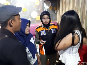 Ratusan Botol Miras dan Wanita Tak Beridentitas Diamankan Saat Razia