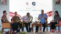 Dialog tersebut menyoroti masih adanya kendala infrastruktur di beberapa daerah untuk menuju smart city.