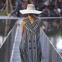 Desainer Edward Hutabarat mengadakan Pameran dan fashion show yang bertajuk Tangan Tangan Renta Lurik Indonesia, yang bertempat di Plataran Ramayana, Hotel kempinski, Jakarta Pusat. [Foto: Image Dynamics]