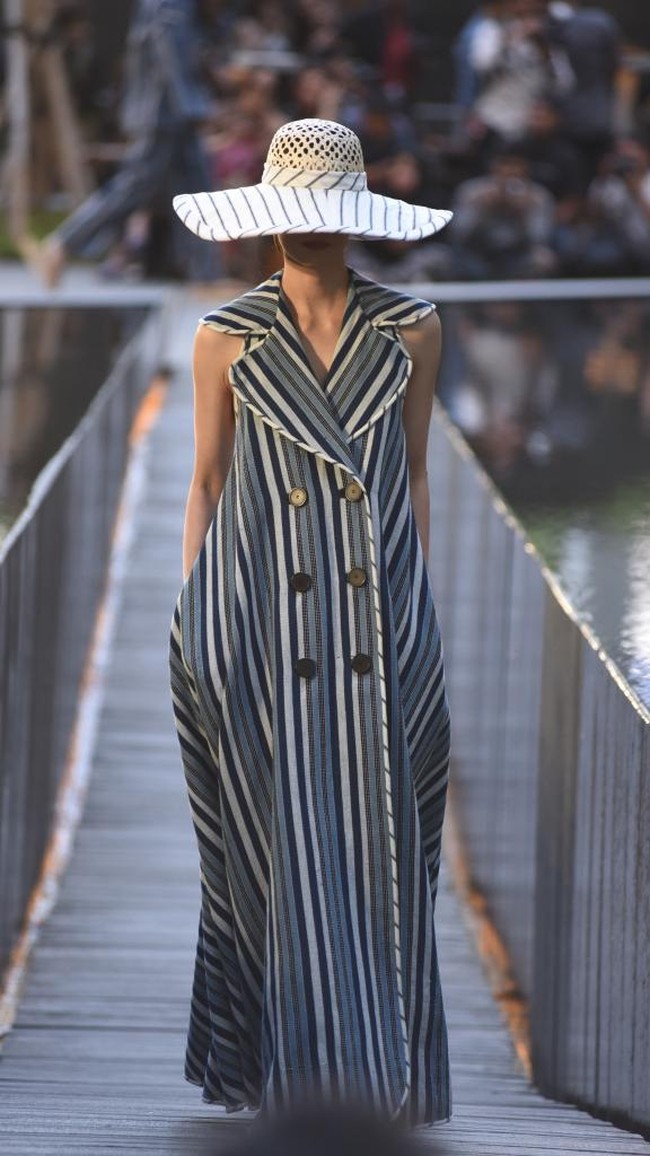 Desainer Edward Hutabarat mengadakan Pameran dan fashion show yang bertajuk Tangan Tangan Renta Lurik Indonesia, yang bertempat di Plataran Ramayana, Hotel kempinski, Jakarta Pusat. [Foto: Image Dynamics]