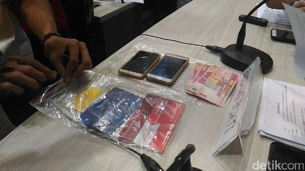 Barang bukti penipuan lewat WhatsApp dibongkar