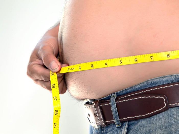 Ketika seorang pria memiliki lemak tubuh di atas 30 persen, secara umum ia bisa disebut mengalami kegemukan. Ciri khas dari kondisi ini adalah perut yang membuncit lebih besar dari ukuran lingkar pinggang. (Foto: Thinkstock) Ketika seorang pria memiliki lemak tubuh di atas 30 persen, secara umum ia bisa disebut mengalami kegemukan. Ciri khas dari kondisi ini adalah perut yang membuncit lebih besar dari ukuran lingkar pinggang. (Foto: Thinkstock)