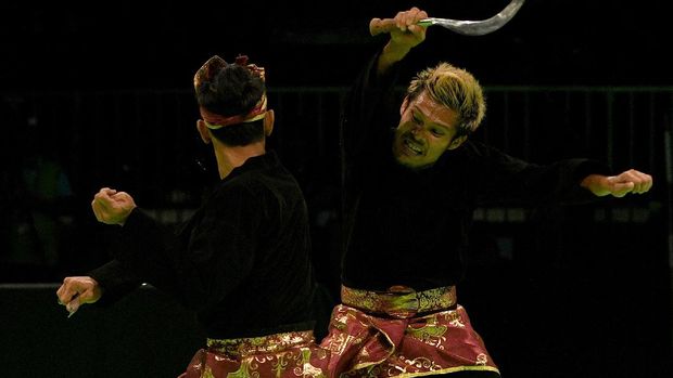 Penampilan hendy dan Yolla Primadona di final pencak silat nomor seni SEA Games 2017 Kuala Lumpur. (Sigid Kurniawan/Antara Foto)