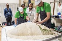 20 Muslim di London Berhasil Pecahkan Rekor Samosa Terbesar di Dunia