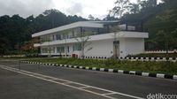 Bangunan kargo di PLBN Entikong yang belum dipakai.