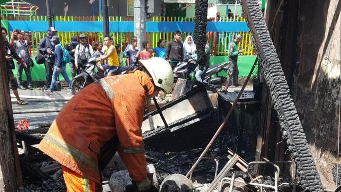 Dua Balita Terluka dalam Kebakaran Rumah di Kemanggisan