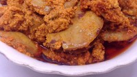 Jengkol yang dibumbui dengan bumbu rendang ini ternyata jadi favorit banyak orang. Apalagi bumbunya yang gurih sedap semakin nikmat disantap bersama dengan nasi putih hangat. Menu yang satu ini bisa dinikmati di beberapa warung padang dan restoran khusus jengkol seperti Republik Jengkol. Foto: Istimewa