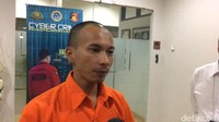Ketua grup Facebook Saracen, Jasriadi. Sindikat Saracen terindikasi mengunggah konten bermuatan SARA selama pilkada. Data ditemukan lewat jejak forensik di grup Saracen. (Foto: Nita Sari/detikcom).