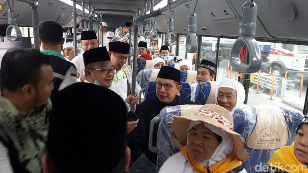 Menag Lukman bersama para jemaah
