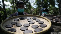 Terasi-terasi yang telah dicetak kemudian dijemur.