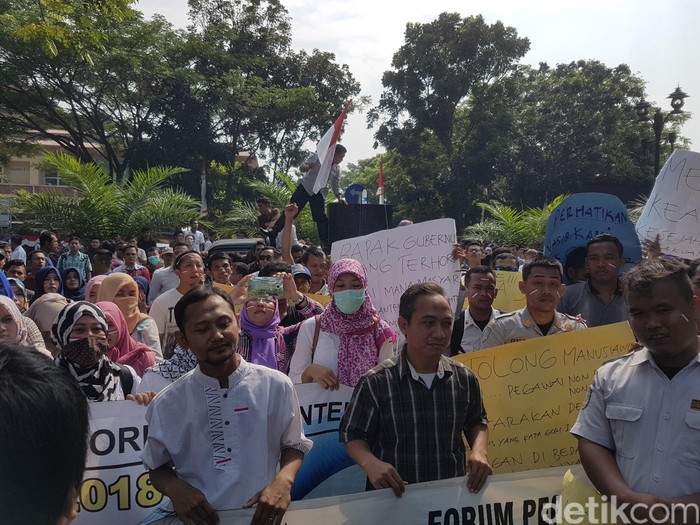 Pegawai Pemprov Banten Gelar Aksi Tuntut Peningkatan Upah