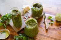 Resep Pasta: <i/>Pesto Spaghetti with Fiesta Cheese Sausage</i>