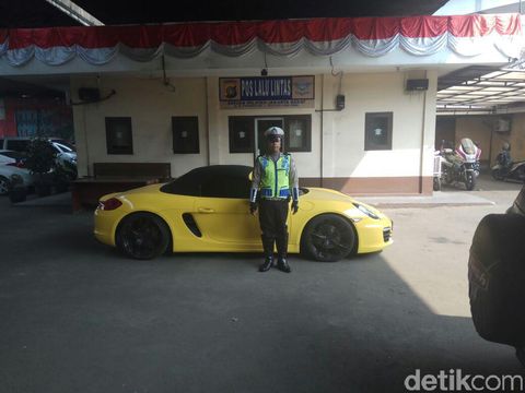 Diketahui KPK sudah meminta blokir mobil tersebut kepada polisi sejak 2014