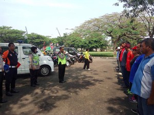 Gaya Supeltas Latihan Atur Lalu Lintas hingga Bela Diri