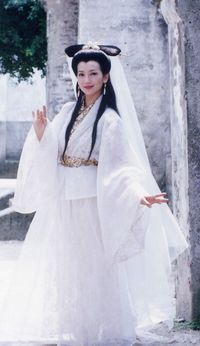 Penampilan Angie Chiu saat menjadi Siluman Ular Putih pada 1992