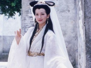 Angie Chiu Pemeran Pai Su Chen Tak Menua seperti Legenda Ular Putih