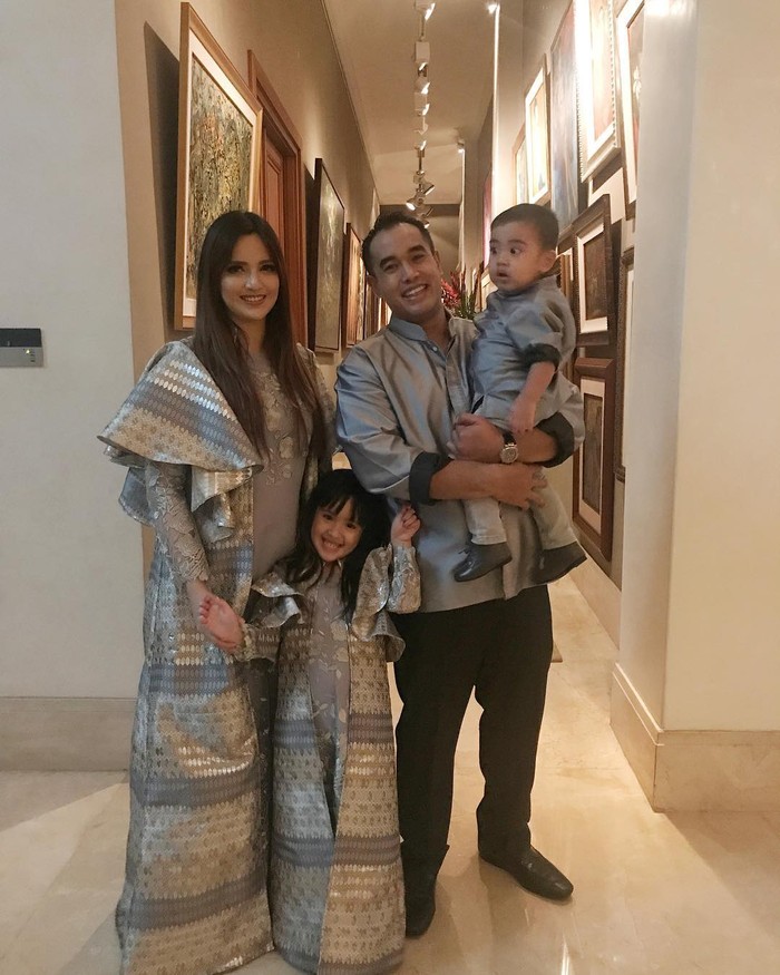 Lihat Bakat Anak, Nia Ramadhani Ajari Berbisnis