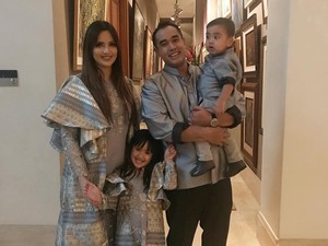 Lihat Bakat Anak, Nia Ramadhani Ajari Berbisnis