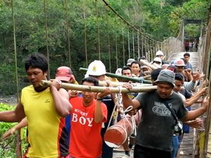 Jokowi Penuhi Mimpi Siswi SD di Enrekang yang Belum Nikmati Listrik