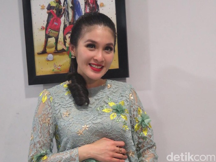 Bentuk Balas Budi Sandra Dewi kepada Sang Suami