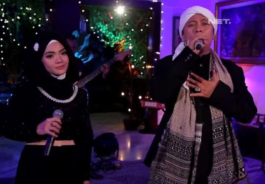 Opick Dicerai Istri Pertama, Inilah Wulan Backing Vocal 