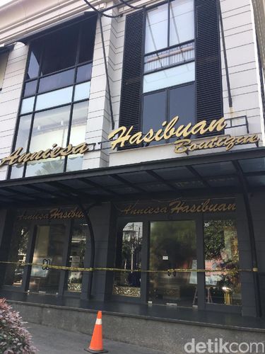 Butik Anniesa Hasibuan. 