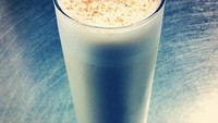 Di restoran Whistler,Chicago, ada cereal cocktails yang terinspirasi dari acara komedi TV Fun House. Dibuat dari susu, potongan bar corn flakes panggang. Setelah dingin, dicampurkan dengan susu sebelum digabungkan dengan gula merah dan  garam. Terakhir diberi rum dan dark bourbon, madu dan kayumanis.