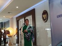 Gaya Susi Ledek Nelayan yang Tegang Terima Pinjaman Miliaran Rupiah