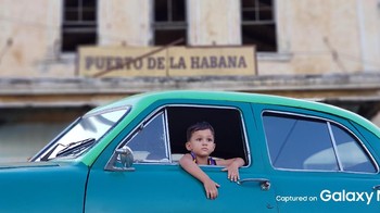 Diambil dari dua kamera Galaxy Note 8 yang salah satunya berlensa f/2.4. Foto: Samsung