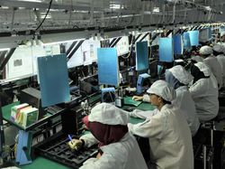 Mengintip Proses Pembuatan Ponsel Vivo