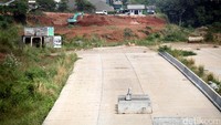 Tol Cijago merupakan bagian dari jaringan Tol Jakarta Outer Ring Road (JORR) II yang melingkar dari Bandara hingga Tanjung Priok. Jaringan JORR II merupakan lingkaran kedua dari jaringan Tol JORR.
