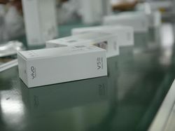 Mengintip Proses Pembuatan Ponsel Vivo
