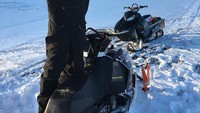 Tak hanya itu, Ibra juga suka memacu adrenalin dengan naik motor es ini. Wah, keren banget Ibra! (Instagram/@iamzlatanibrahimovic)