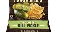 Kettle Brand Thick + Bold Dill Pickle Chips ini memiliki rasa acar. Rasanya yang tajam, asin, asam menambah rasa enak pada keripik bergerigi tebal ini.
