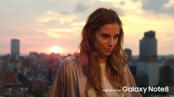 Diambil dari dua kamera Galaxy Note 8 yang salah satunya berlensa f/2.4. Foto: Samsung