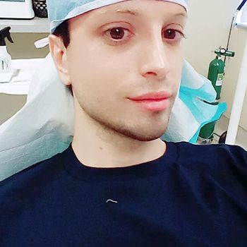 Pria Terobsesi Jadi Peri, Perawatan Rp 68 Juta Tiap Bulan Agar Kulit Pucat