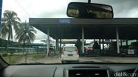 Pemandangan kedatangan di Kompleks Imigresen dan Kuarantin (CIQ) Tebedu, semacam PLBN Entikong-nya Malaysia (Danu Damarjati/detikcom).