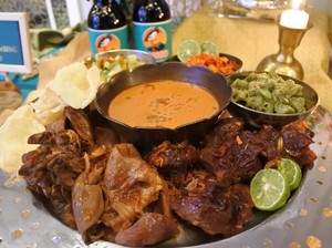 Nikmatnya Gorengan Kambing dengan Nasi Ulam Khas Betawi