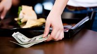 Wouw! Pasangan Ini Tinggalkan Tip Sebesar Rp 16 Juta untuk Pelayan Restoran