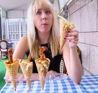 Mac and cheese es krim cone.