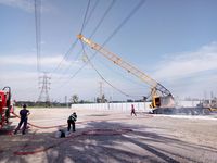 Tersangkut di Kabel Sutet, Crane Hangus Terbakar di Cilegon