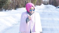 Hampir bisa dipastikan Anniesa tak akan bisa mengenakan mantel-mantelnya lagi. Foto: Instagram