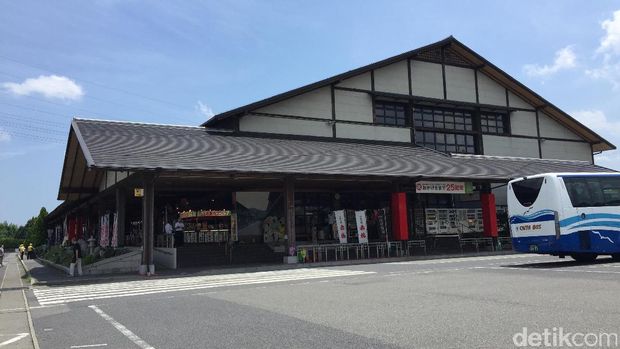 Bangunan utama rest area