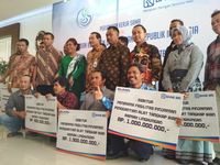 Gaya Susi Ledek Nelayan yang Tegang Terima Pinjaman Miliaran Rupiah