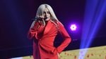 Sexy in Red! Penampilan Bebe Rexha di Indonesia