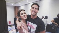 Banyak pria yang merasa iri pada Hamish Daud, kalian termasuk nggak? Dok. Instagram/raisa6690