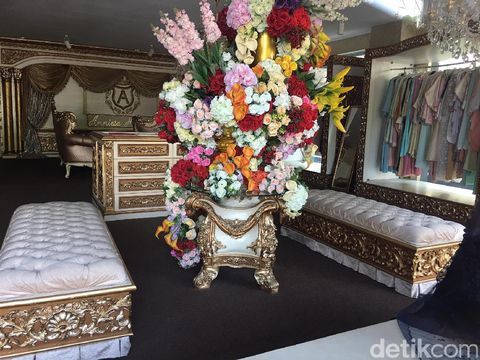 Butik Anniesa Hasibuan. 