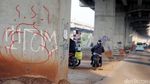 Foto: Keterlaluan, Tol Becakayu Dikotori Coretan Tangan Jahil