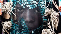 Festival ini bernama Egungun Festival. Festival ini merupakan perayaan keagamaan yang dapat dilihat di wilayah barat Afrika seperti Nigeria (BBC)