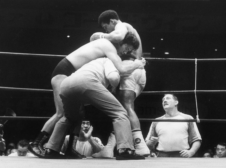 Muhammad Ali vs Antonio Inoki Sebagai Pendahulu Mayweather vs McGregor Muhammad Ali vs Antonio Inoki Sebagai Pendahulu Mayweather vs McGregor